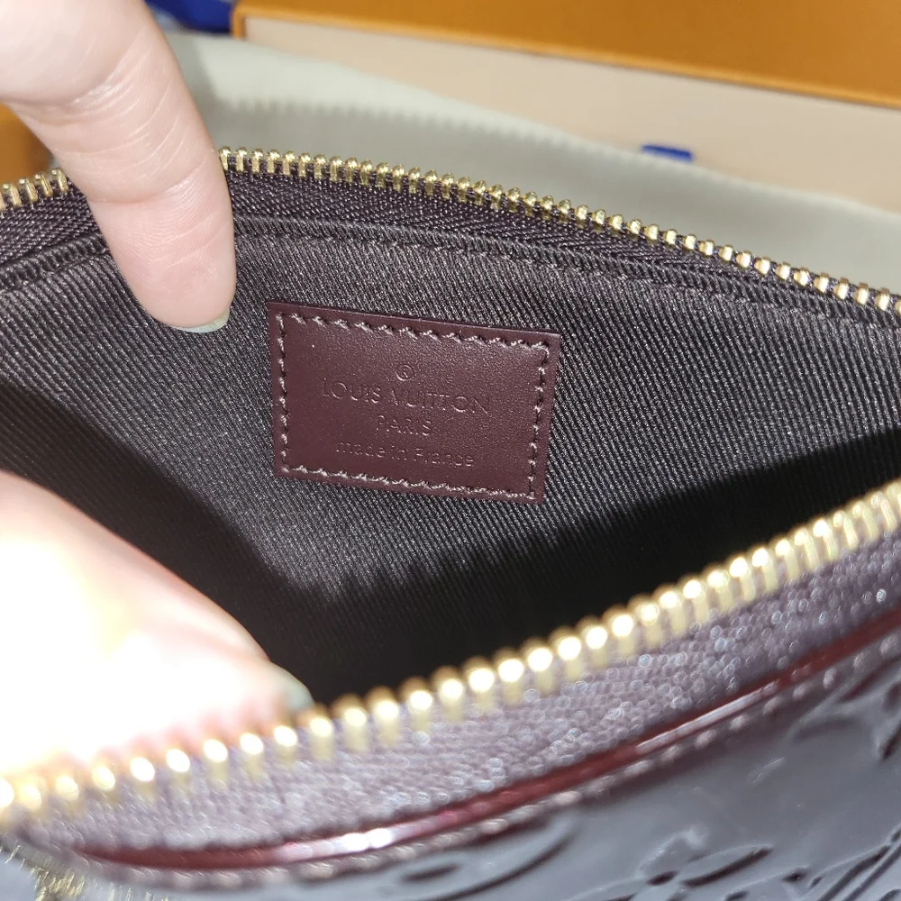 Sold- Brand new authentic Louis Vuitton Mini Pochette Vernis - Picture 4 of 16